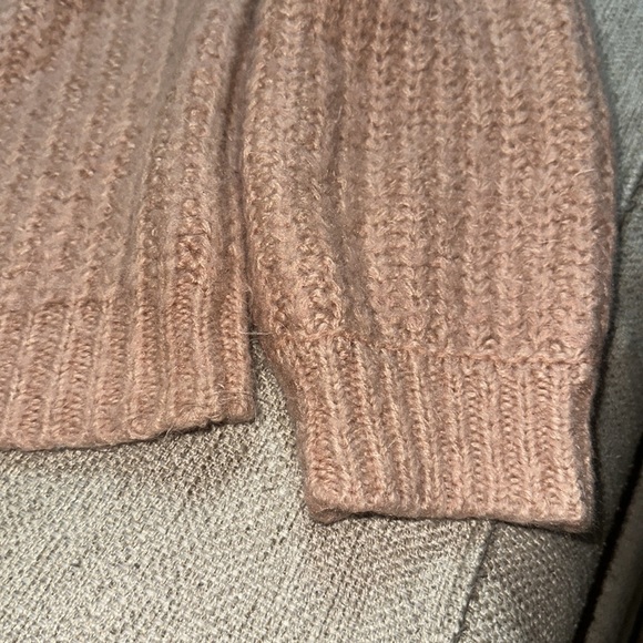 Forever 21 peach cropped fuzzy sweater size small EUC - Picture 3 of 5